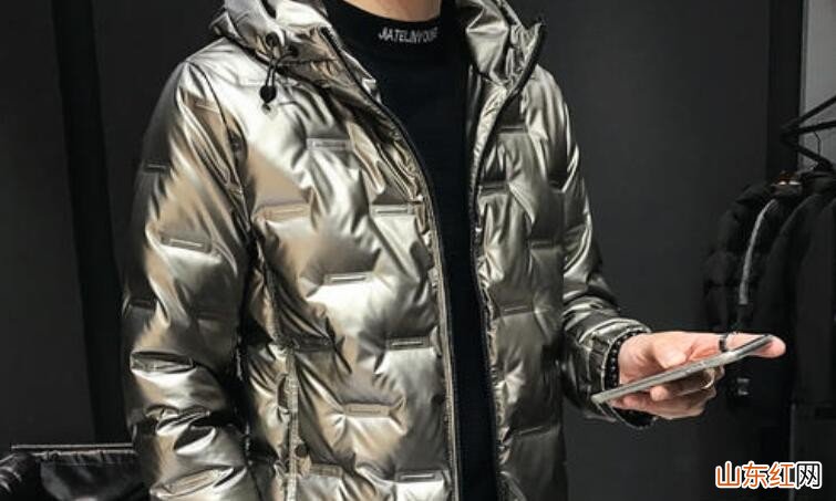 亮皮羽绒服怎么保养