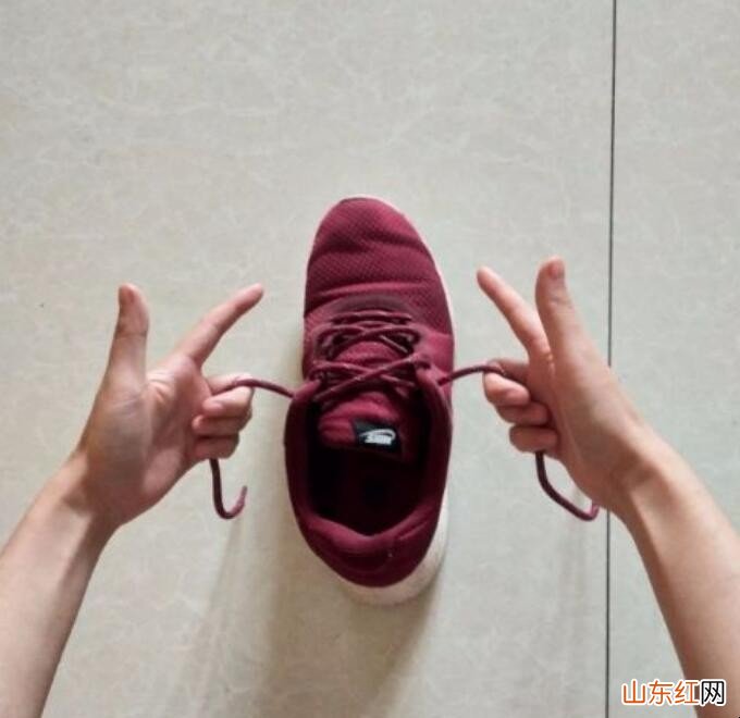 怎样系出漂亮的蝴蝶结鞋带