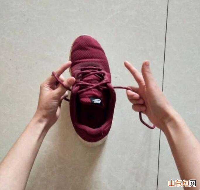 怎样系出漂亮的蝴蝶结鞋带