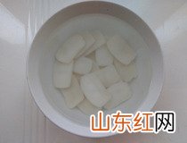 辣白菜炒年糕做法 如何做辣白菜炒年糕简单又好吃？