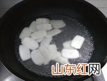辣白菜炒年糕做法 如何做辣白菜炒年糕简单又好吃？