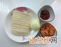 辣白菜炒年糕做法 如何做辣白菜炒年糕简单又好吃？