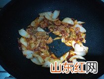 辣白菜炒年糕做法 如何做辣白菜炒年糕简单又好吃？